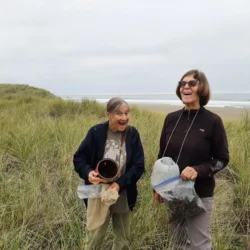 Smilingvolunteersduneseedcollection2022